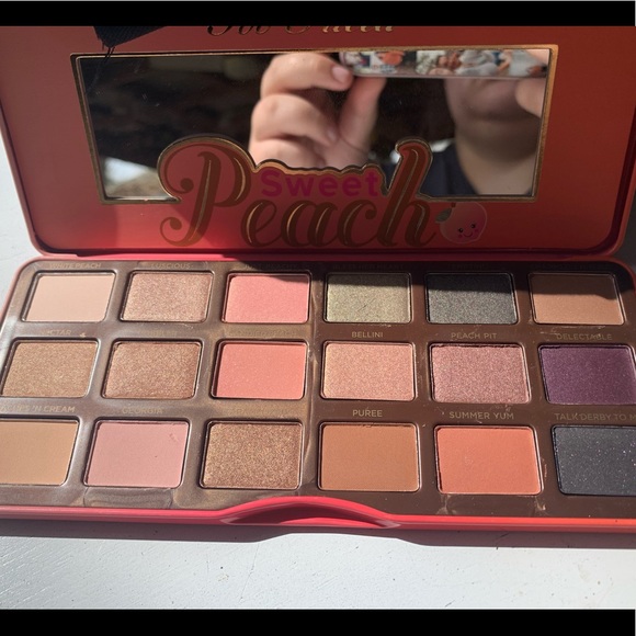 Two Faced Sweet Peach Makeup Pallet - Picture 2 of 5